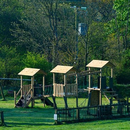 Our Goldfinch 1- Sleeps 2 Persons- Private Hot Tub-Pet Friendly-Tranquil Holiday Away From It All Yet Not Far From St Austell- The Holiday Home Has One Bedroom, Living And Dining Area, Equipped Kitchen-Decking-Outdoor Furniture-Fishing Lakes And More Grampound Bagian luar foto