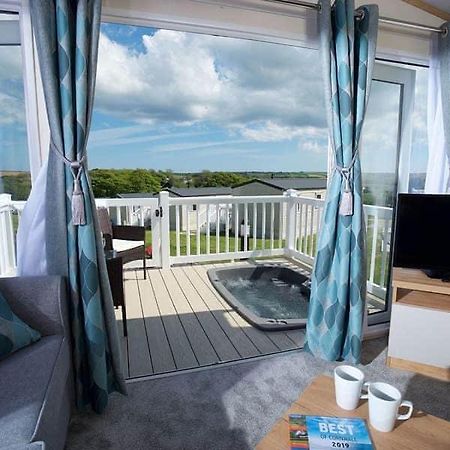 Our Goldfinch 1- Sleeps 2 Persons- Private Hot Tub-Pet Friendly-Tranquil Holiday Away From It All Yet Not Far From St Austell- The Holiday Home Has One Bedroom, Living And Dining Area, Equipped Kitchen-Decking-Outdoor Furniture-Fishing Lakes And More Grampound Bagian luar foto
