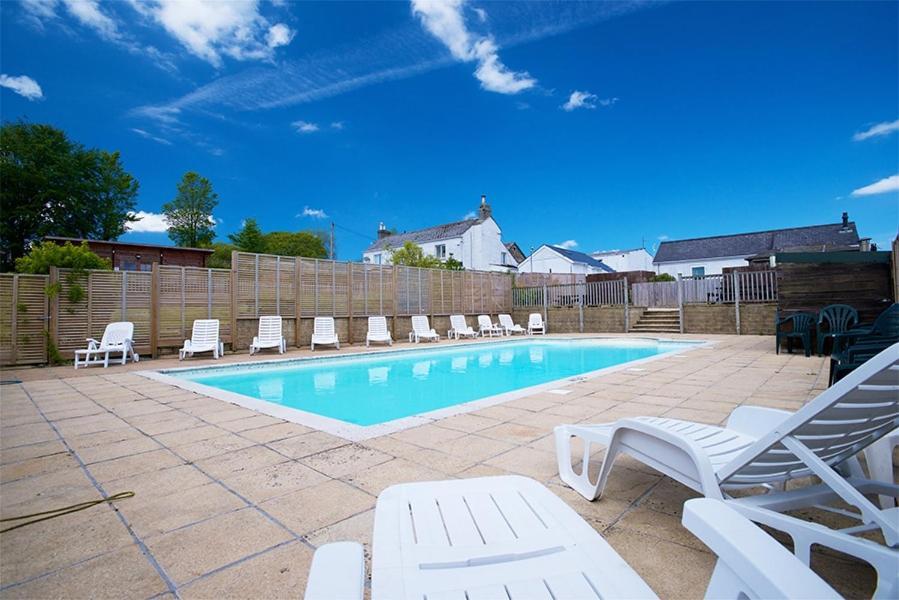 Our Goldfinch 1- Sleeps 2 Persons- Private Hot Tub-Pet Friendly-Tranquil Holiday Away From It All Yet Not Far From St Austell- The Holiday Home Has One Bedroom, Living And Dining Area, Equipped Kitchen-Decking-Outdoor Furniture-Fishing Lakes And More Grampound Bagian luar foto