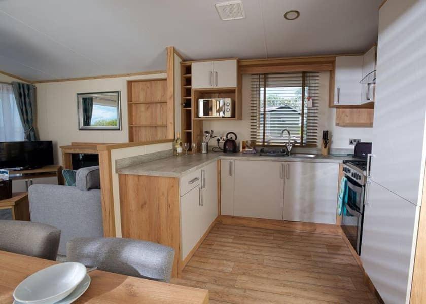Our Goldfinch 1- Sleeps 2 Persons- Private Hot Tub-Pet Friendly-Tranquil Holiday Away From It All Yet Not Far From St Austell- The Holiday Home Has One Bedroom, Living And Dining Area, Equipped Kitchen-Decking-Outdoor Furniture-Fishing Lakes And More Grampound Bagian luar foto
