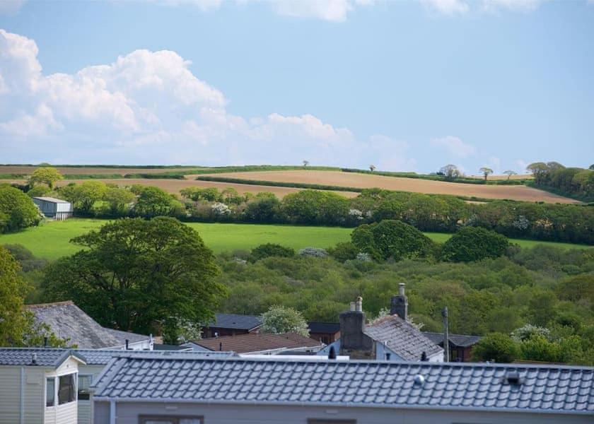 Our Goldfinch 1- Sleeps 2 Persons- Private Hot Tub-Pet Friendly-Tranquil Holiday Away From It All Yet Not Far From St Austell- The Holiday Home Has One Bedroom, Living And Dining Area, Equipped Kitchen-Decking-Outdoor Furniture-Fishing Lakes And More Grampound Bagian luar foto