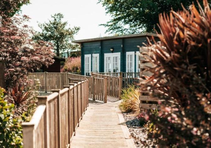 Our Goldfinch 1- Sleeps 2 Persons- Private Hot Tub-Pet Friendly-Tranquil Holiday Away From It All Yet Not Far From St Austell- The Holiday Home Has One Bedroom, Living And Dining Area, Equipped Kitchen-Decking-Outdoor Furniture-Fishing Lakes And More Grampound Bagian luar foto